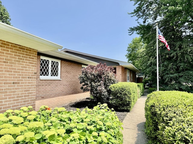 221 Thornbrook Rd, Dekalb, IL 60115 - view of side of home with brick siding