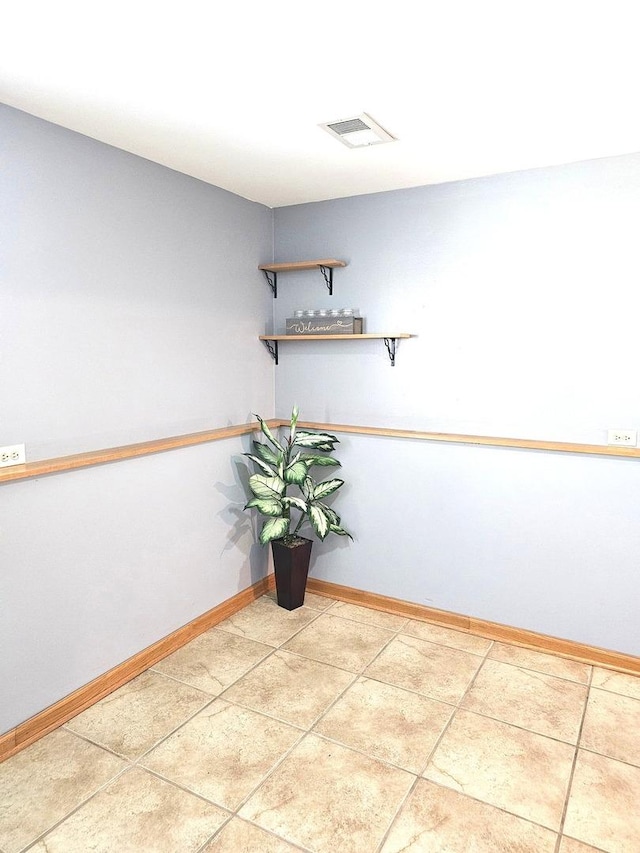 6512 Ridge Dr, Chicago Ridge, IL 60415 - interior space featuring baseboards and light tile patterned floors