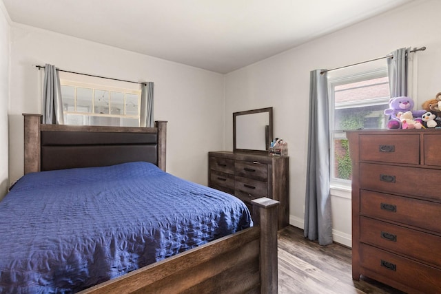 956 S Elm Ave, Kankakee, IL 60901 - bedroom featuring light wood-style flooring and baseboards