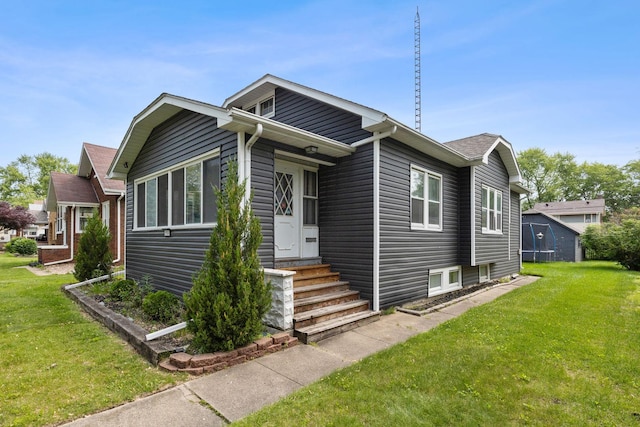 956 S Elm Ave, Kankakee, IL 60901 - view of front of home with entry steps and a front lawn