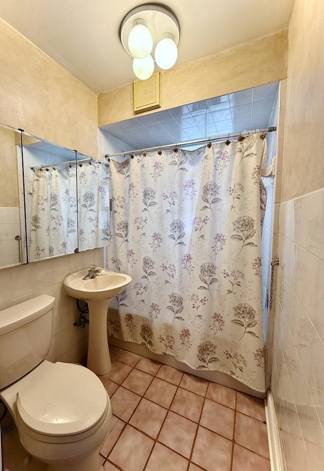 98 Northgate Rd, Riverside, IL 60546 - bathroom with tile patterned flooring, a shower with curtain, and tile walls