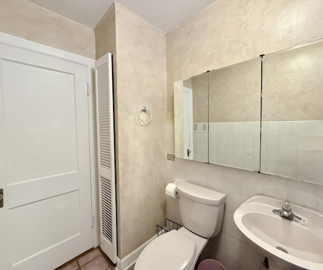 98 Northgate Rd, Riverside, IL 60546 - bathroom featuring tile patterned flooring and a closet