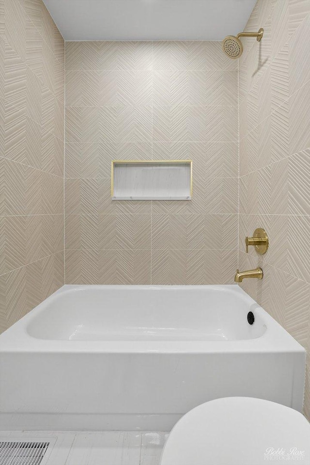 111 Mayberry Ct, Rolling Meadows, IL 60008 - bathroom with bathtub / shower combination and wallpapered walls