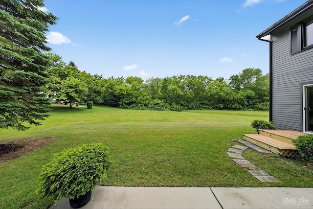 111 Mayberry Ct, Rolling Meadows, IL 60008 - view of green lawn featuring view of scattered trees and golf course view