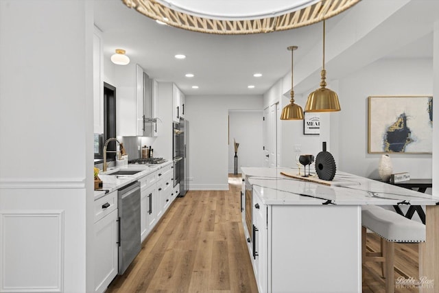 111 Mayberry Ct, Rolling Meadows, IL 60008 - kitchen featuring stainless steel appliances, a center island, a breakfast bar area, white cabinets, and recessed lighting