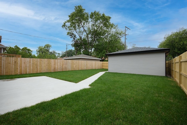8402 S Carpenter St, Chicago, IL 60620 - fenced backyard featuring a patio