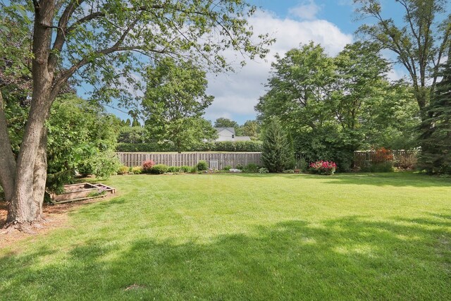 110 Tudor Dr, Barrington, IL 60010 - view of fenced backyard