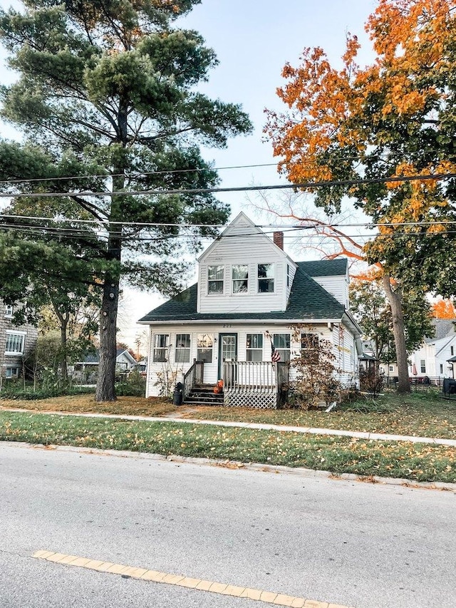 221 E Main St, Genoa, IL 60135 - bungalow featuring a porch