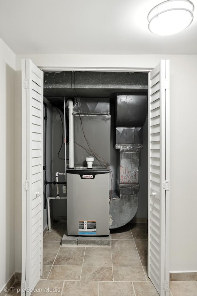 3425 W Carroll Ave, Chicago, IL 60624 - utilities featuring heating unit