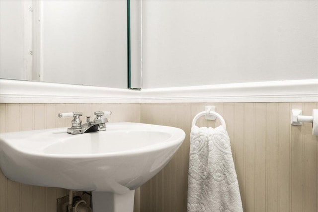 633 Forest Ave, Wilmette, IL 60091 - bathroom featuring a sink