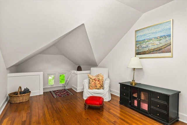 633 Forest Ave, Wilmette, IL 60091 - living area with vaulted ceiling and wood finished floors