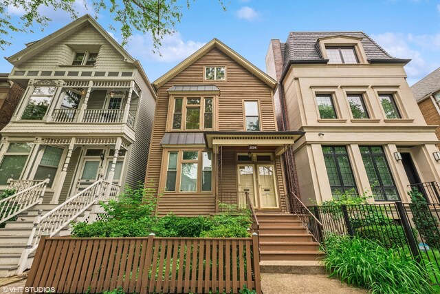 3724 N Bosworth Ave, Chicago, IL 60613 - photo 1