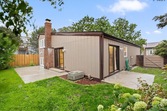 1018 Bob O Link Ln, Darien, IL 60561 - back of property with a patio area, a chimney, and a gate