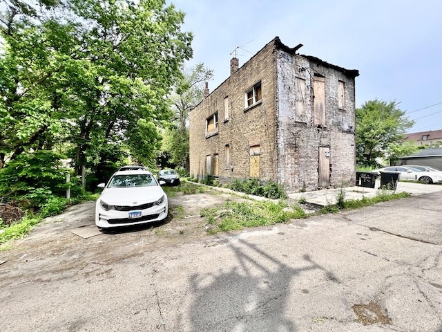 1539 S Harding Ave, Chicago, IL 60623 - view of property with uncovered parking