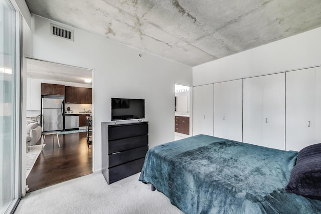 659 W Randolph St Unit 1115, Chicago, IL 60661 - carpeted bedroom with freestanding refrigerator, a closet, and ensuite bathroom