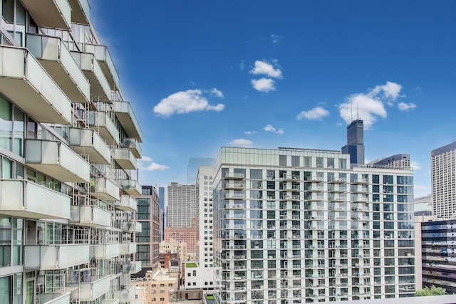 659 W Randolph St Unit 1115, Chicago, IL 60661 - view of apartment building / complex with a view of city