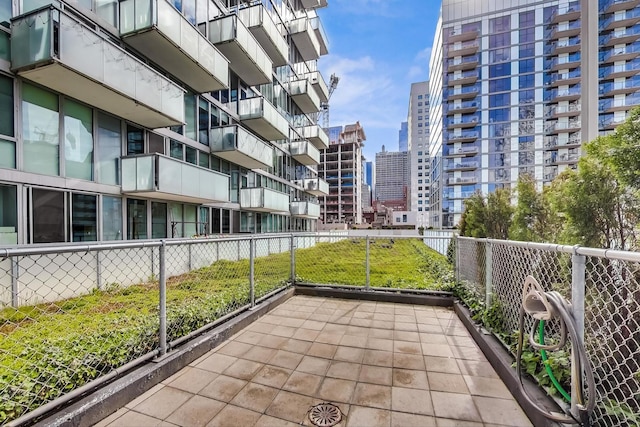 659 W Randolph St Unit 1115, Chicago, IL 60661 - patio / terrace featuring a city view