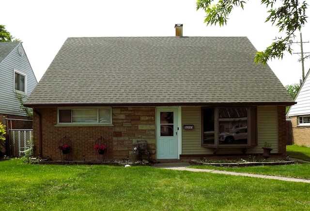 17008 Oakwood Ave, Lansing, IL 60438 - bungalow-style home featuring a shingled roof and a front yard