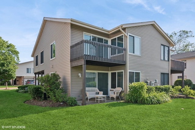 1351 Kingsbury Dr Unit 5, Hanover Park, IL 60133 - back of house with a balcony and a yard