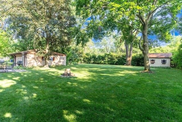 1333 W 59th St, La Grange Highlands, IL 60525 - view of grassy yard with an outbuilding and view of scattered trees