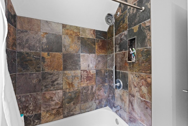 2040 Poplar Ave, Hanover Park, IL 60133 - full bathroom featuring shower / tub combo with curtain