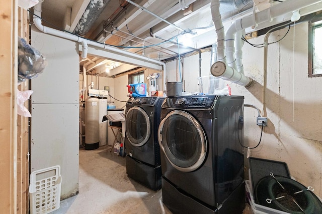 2040 Poplar Ave, Hanover Park, IL 60133 - laundry room featuring washer and clothes dryer