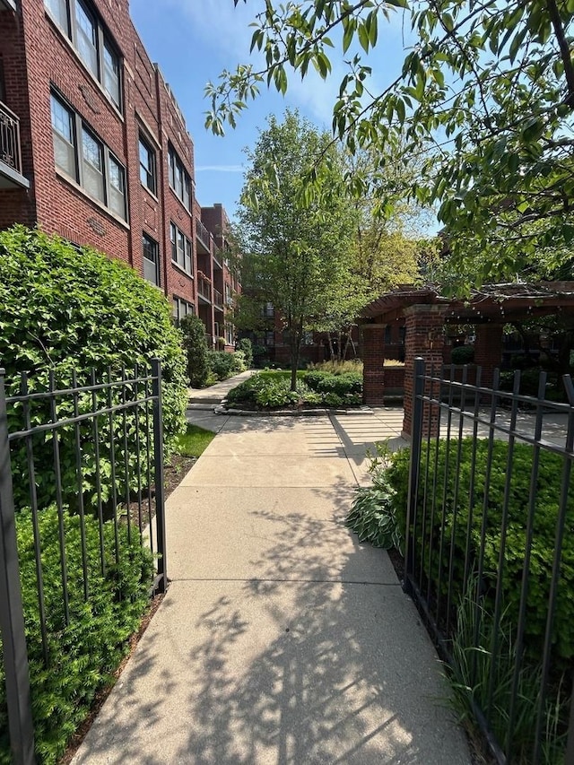629 Garfield St Unit 1N, Oak Park, IL 60304 - surrounding community featuring a residential view