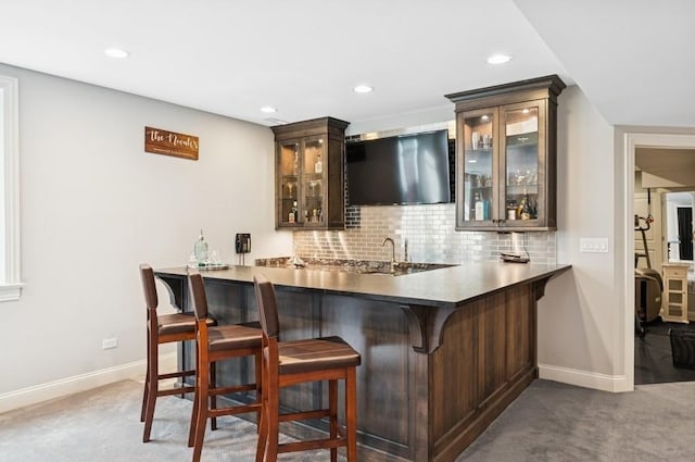 924 Linden Ave, Wilmette, IL 60091 - indoor wet bar with carpet floors, decorative backsplash, and recessed lighting
