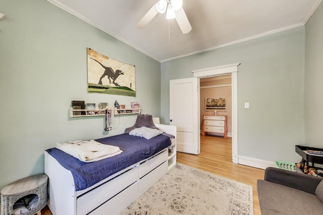 5502 S Hyde Park Blvd Unit 2, Chicago, IL 60637 - bedroom featuring ornamental molding, light wood-type flooring, and ceiling fan