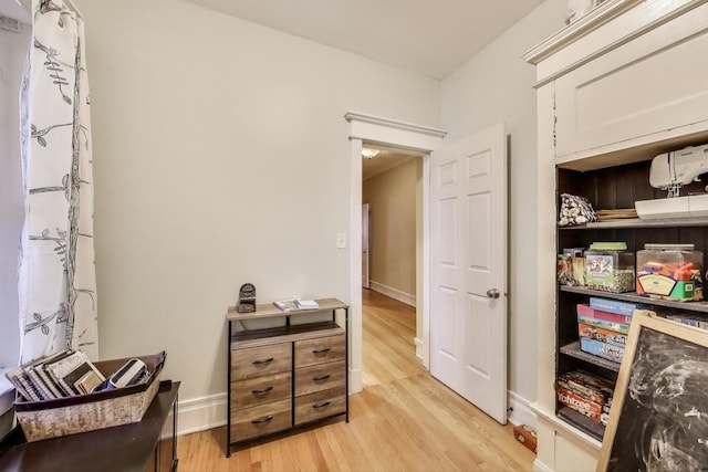 5502 S Hyde Park Blvd Unit 2, Chicago, IL 60637 - living area featuring light wood-style flooring