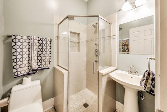 5502 S Hyde Park Blvd Unit 2, Chicago, IL 60637 - bathroom featuring a stall shower