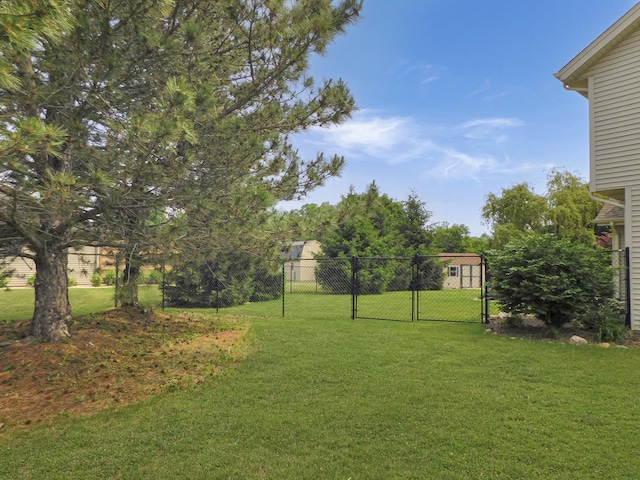 1637 Old Field Ct, Rockton, IL 61072 - view of yard featuring a gate