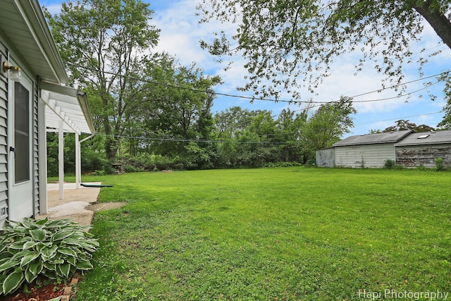 12112 W Bonnie Brook Ln, Beach Park, IL 60087 - view of grassy yard