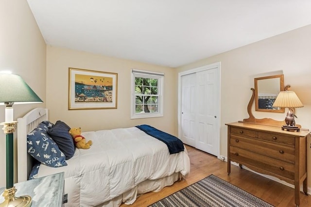 2810 Beckwith Ct, Northbrook, IL 60062 - bedroom with wood finished floors and a closet