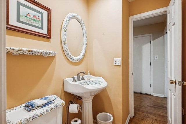 2810 Beckwith Ct, Northbrook, IL 60062 - half bath with wood finished floors and baseboards