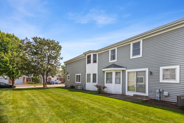 257 Eclipse Dr Unit 257, Carol Stream, IL 60188 - rear view of property with a yard