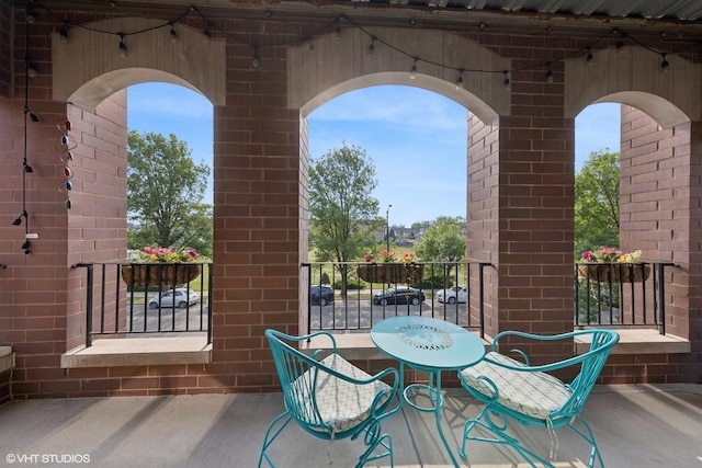 3252 N California Ave Unit 2, Chicago, IL 60618 - view of patio / terrace