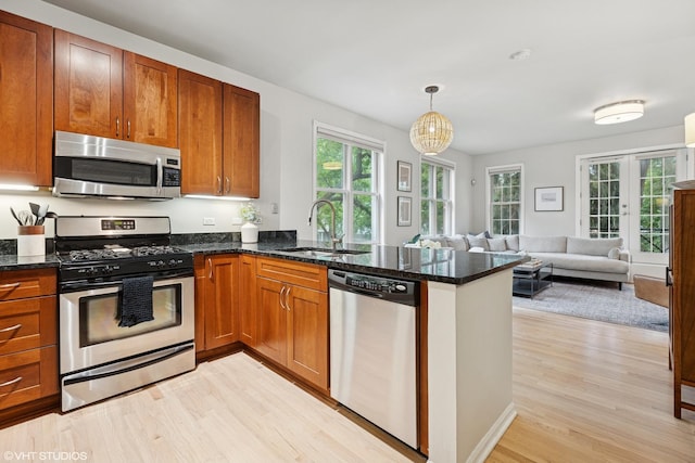 1048 W Lill Ave Unit 2, Chicago, IL 60614 - kitchen with appliances with stainless steel finishes, light wood-type flooring, a peninsula, and open floor plan