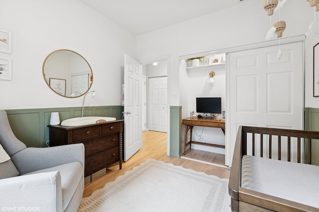 1048 W Lill Ave Unit 2, Chicago, IL 60614 - bedroom with light wood finished floors and a wainscoted wall