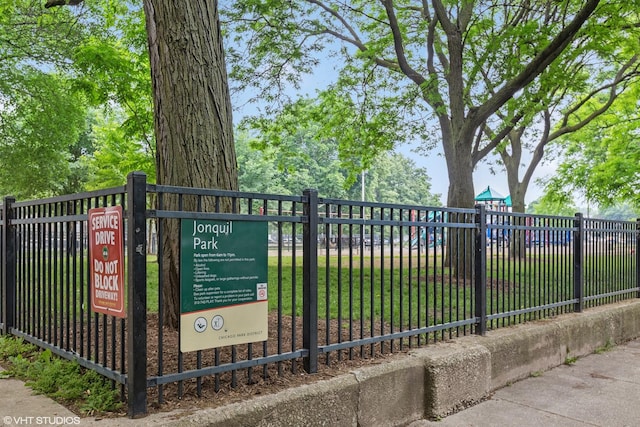 1048 W Lill Ave Unit 2, Chicago, IL 60614 - view of gate