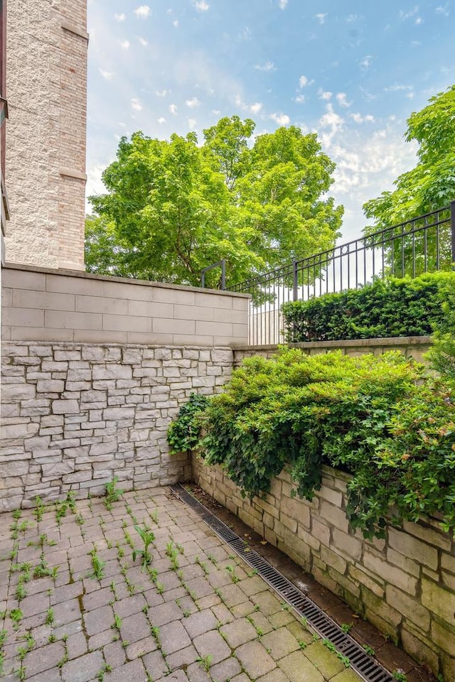 2736 N Wolcott Ave Unit 101, Chicago, IL 60614 - view of patio / terrace