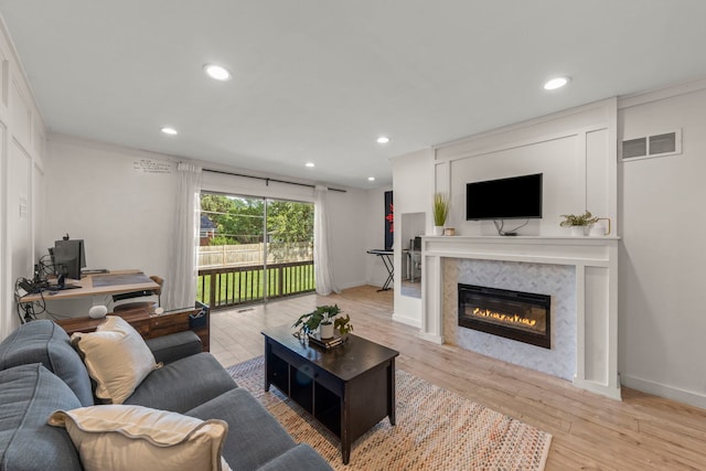 523 Kipling Ct, Wheaton, IL 60187 - living room featuring wood finished floors, a glass covered fireplace, and recessed lighting