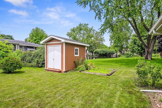 207 Hammitt Dr, Normal, IL 61761 - view of grassy yard with a shed