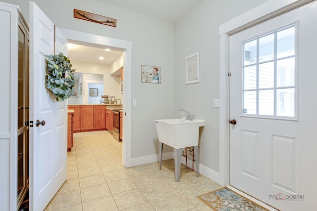 20760 N Florence Ave, Lincolnshire, IL 60069 - entryway with light tile patterned flooring and baseboards