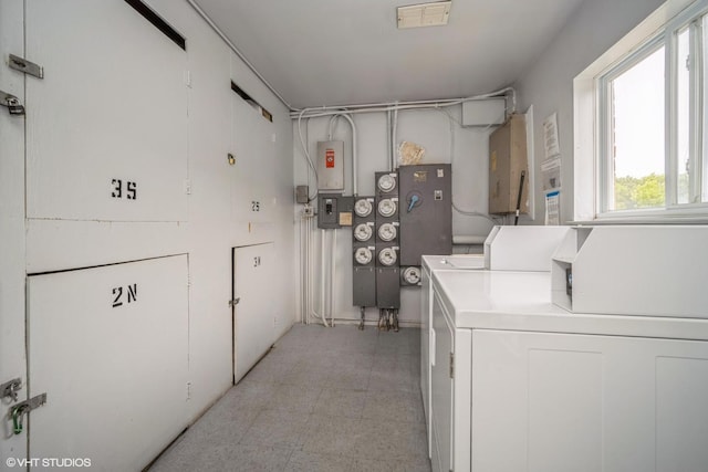 9423 Bay Colony Dr Unit 3N, Des Plaines, IL 60016 - laundry area featuring washing machine and clothes dryer and light flooring