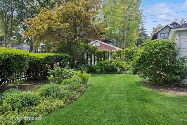 822 Clinton Pl, Evanston, IL 60201 - view of yard with a garage