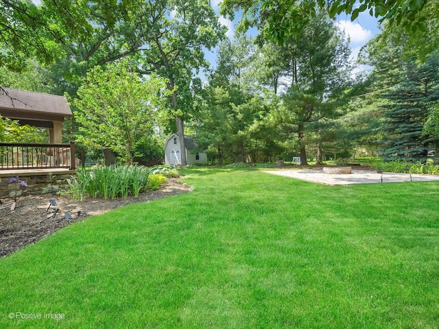 22 Yorkshire Woods, Oak Brook, IL 60523 - view of grassy yard featuring a storage unit and a deck