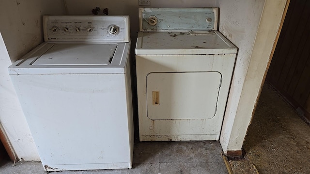 9426 S Peoria St, Chicago, IL 60620 - laundry area with washing machine and dryer