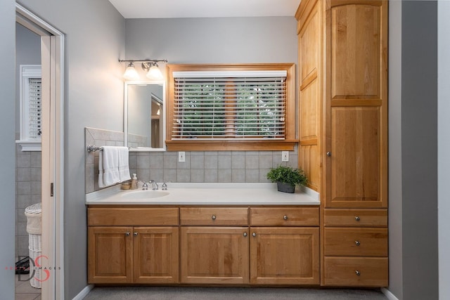 524 E Van Buren St, Ottawa, IL 61350 - bathroom with vanity