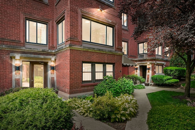 918 W Sunnyside Ave Unit 1B, Chicago, IL 60640 - view of front of property with brick siding